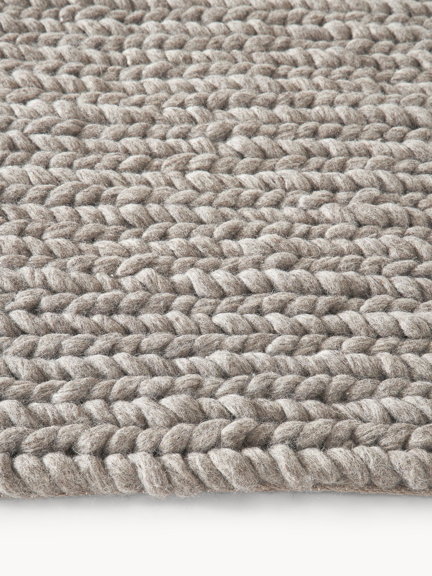Brunavo Handmade Wool Rug with Braided Texture