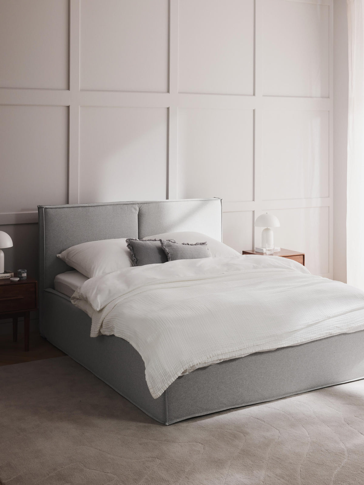 Drevio Upholstered Bed